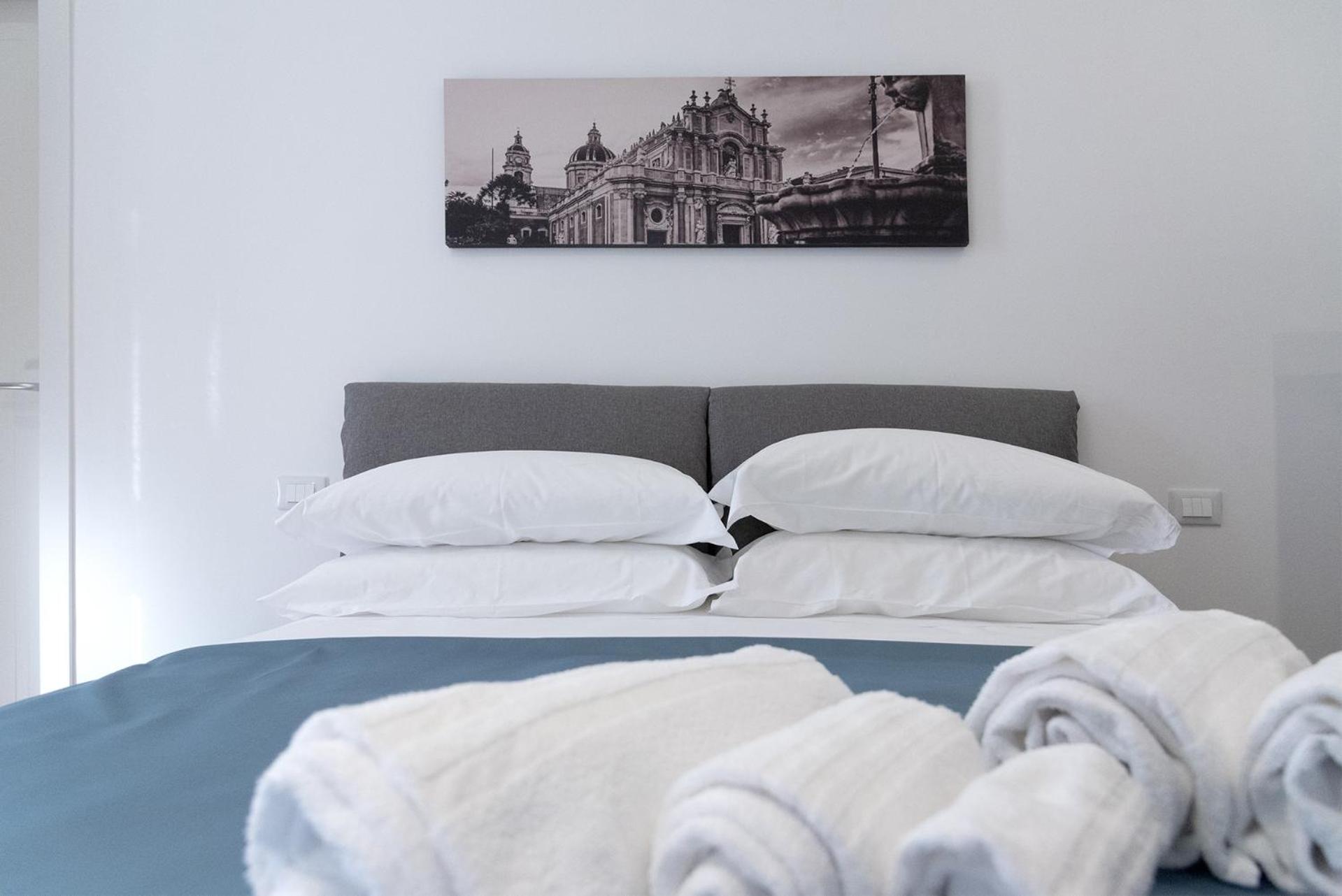 Civicocento Charming Rooms คาตาเนีย ภายนอก รูปภาพ