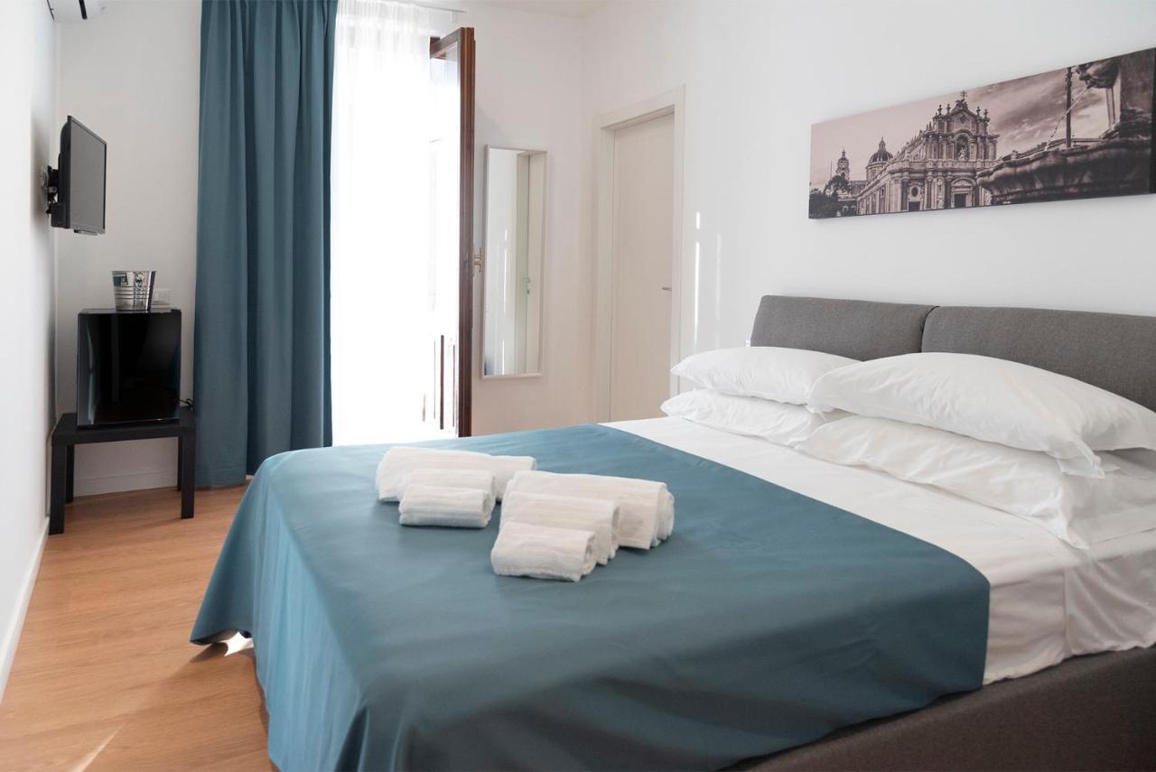Civicocento Charming Rooms คาตาเนีย ภายนอก รูปภาพ
