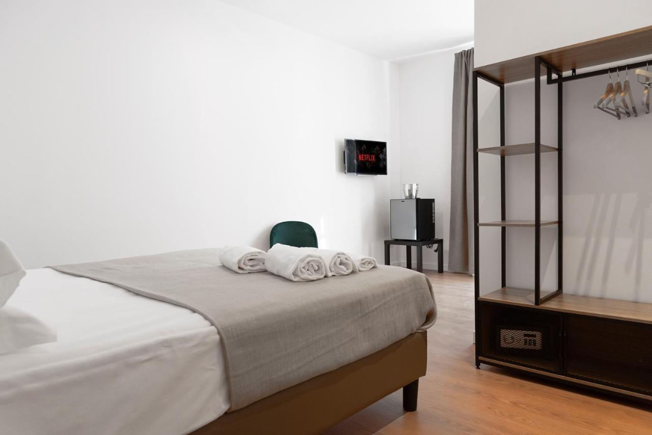 Civicocento Charming Rooms คาตาเนีย ภายนอก รูปภาพ
